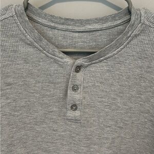 Vuori large gray   Henley Shirt- perfect -